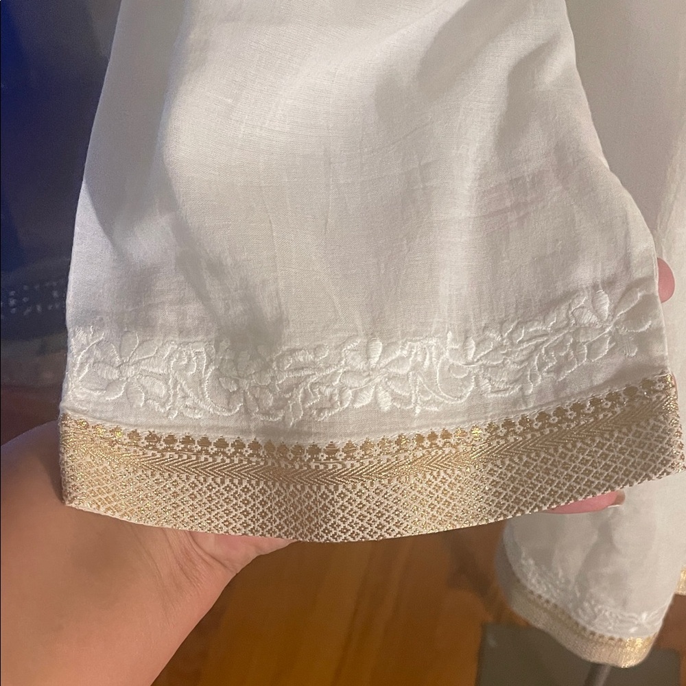 Ralph Lauren Linen V-Neck Elegant White Embroidered and Trimmed in Gold Top - Picture 3 of 10